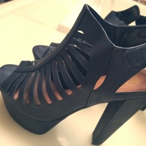 Speed limit 98 platform _faux leather_size 8
